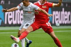 开云体育app-斯图加特球员进攻疲软，主帅需调整进攻战术