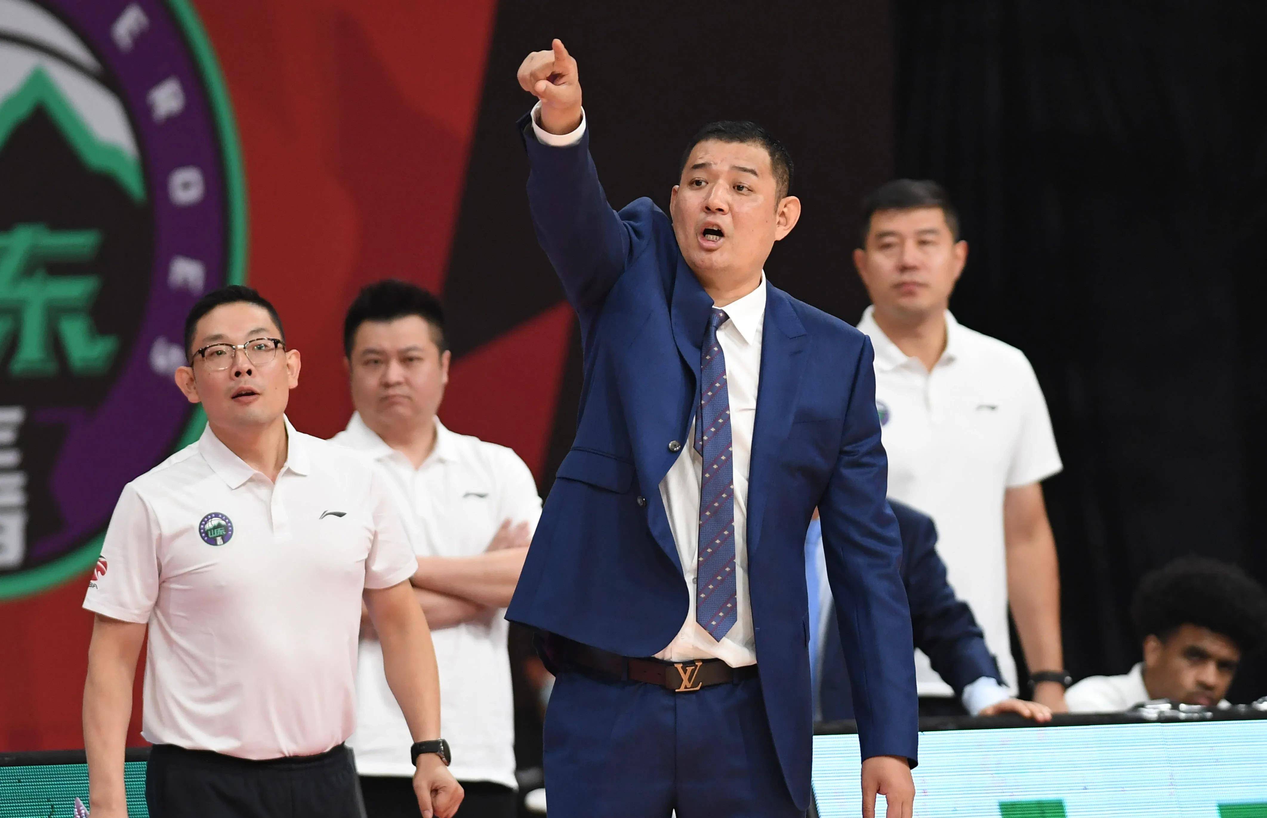 包含老鹰队主教练改变战术，效果立竿见影？的词条