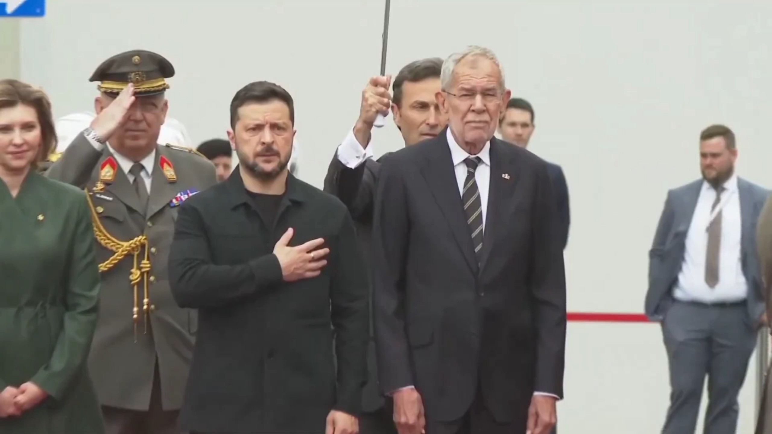 包含乌克兰战胜奥地利，晋级下一轮的词条