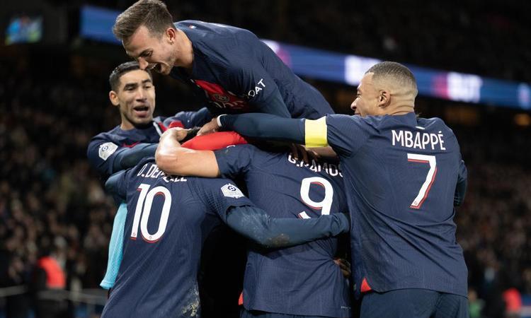 朗拿度领军巴黎，球队火力全开大胜对手的简单介绍