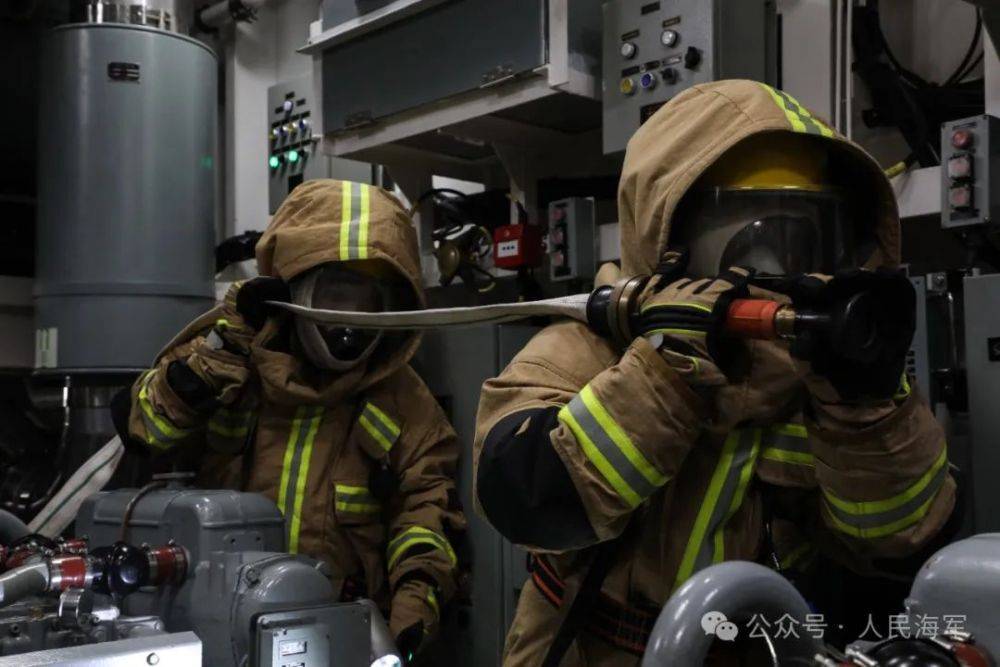 包含法兰克福副队长展开战术布置备战下一场比赛的词条