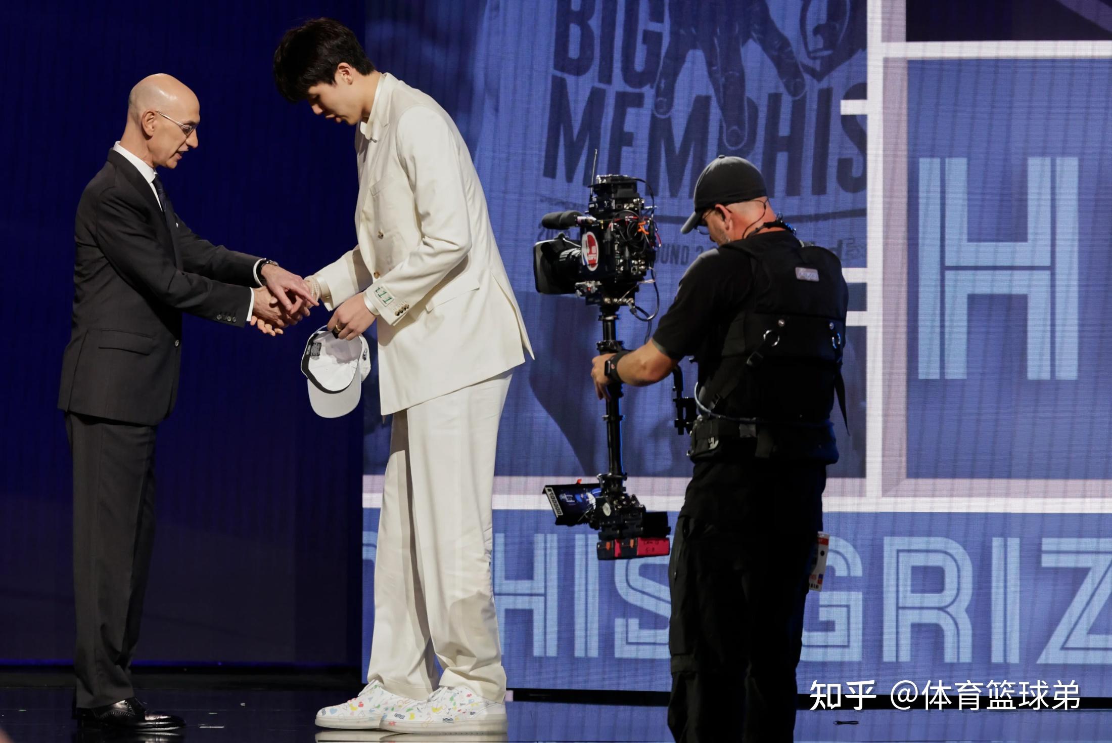 包含开拓者队深陷低谷!管理层挺主帅的词条 包含开拓者队深陷低谷!管理层挺主帅的词条