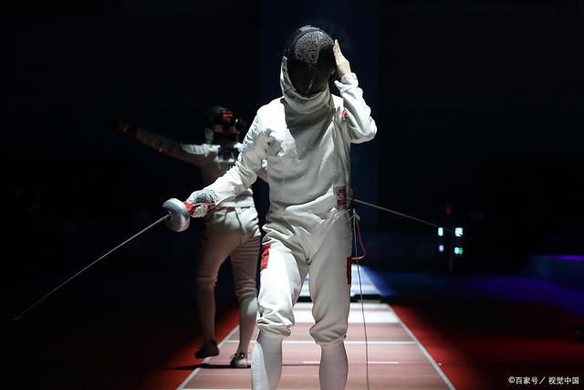 意大利击剑选手夺冠,精湛剑术令人赞叹 意大利击剑选手夺冠,精湛剑术令人赞叹