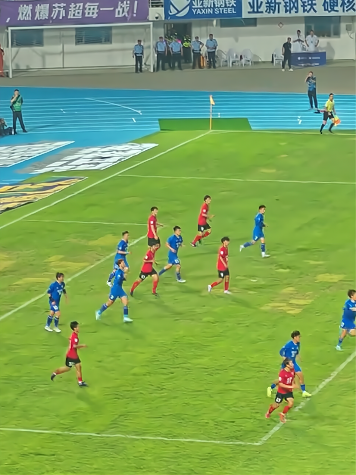 球员们的拼搏精神感动了无数球迷