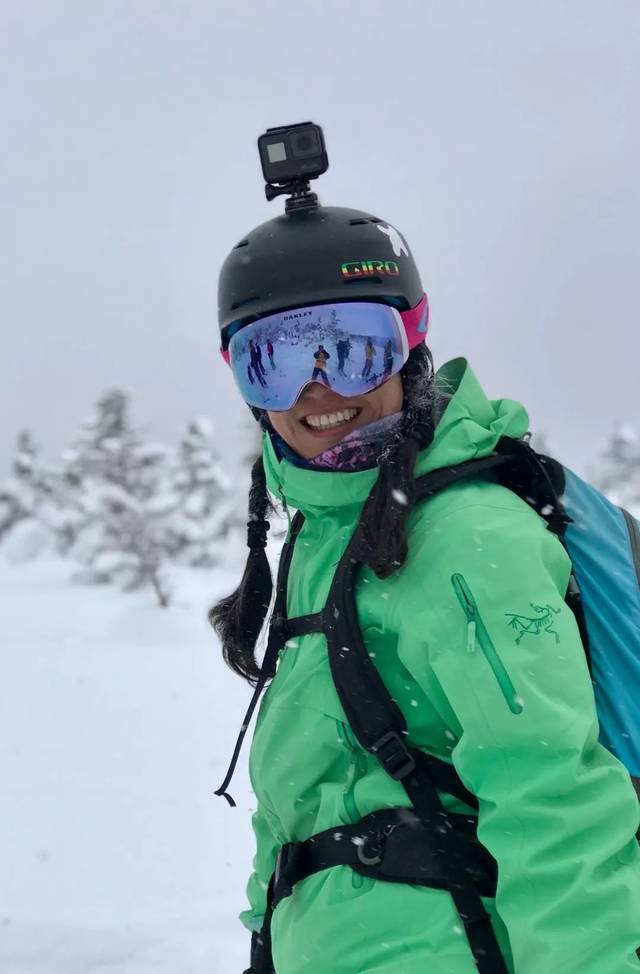 新西兰滑雪选手勇夺第一，为国争光