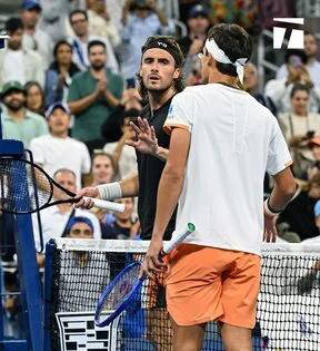 关于德国网球队爆冷西班牙网球队，西西帕斯完成帽子戏法的信息