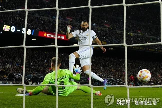 巴萨鏖战巴西,本泽马高光表现 巴萨鏖战巴西,本泽马高光表现