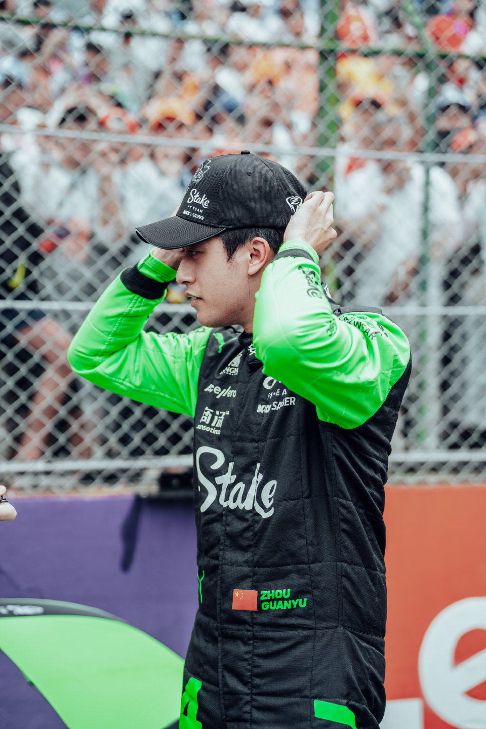 阿斯顿马丁力克红牛车队，周冠宇带队取胜